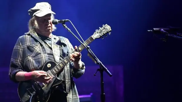 getty_neilyoung_081826308950