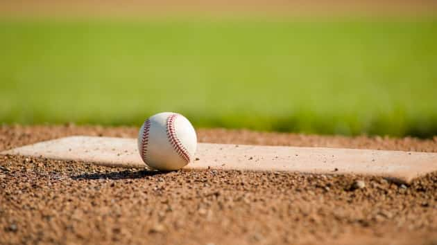 istock_21319_baseballmound-jpg-2