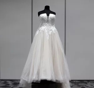 joysbridal_gowndisplay2