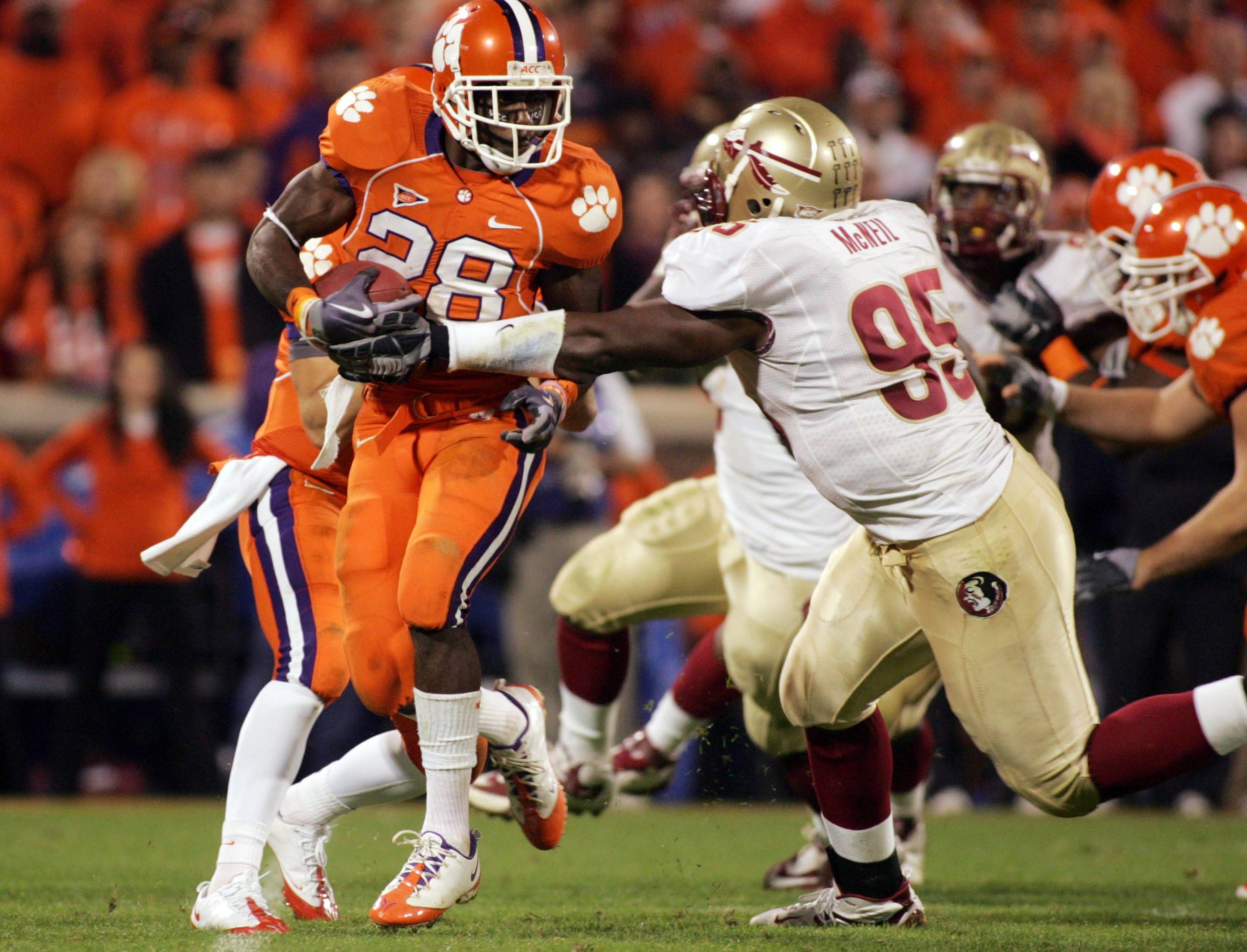 4324eae3-287a-4f4c-9ccd-42ff84c89027-usp_ncaa_football__florida_state_at_clemson