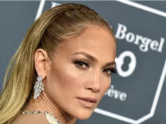 Jennifer Lopez at the 25th Annual Critics' Choice Awards on January 12^ 2020 in Santa Monica^ CA