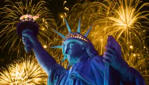 july-4th-fireworks-statue-of-liberty-gold-832-2