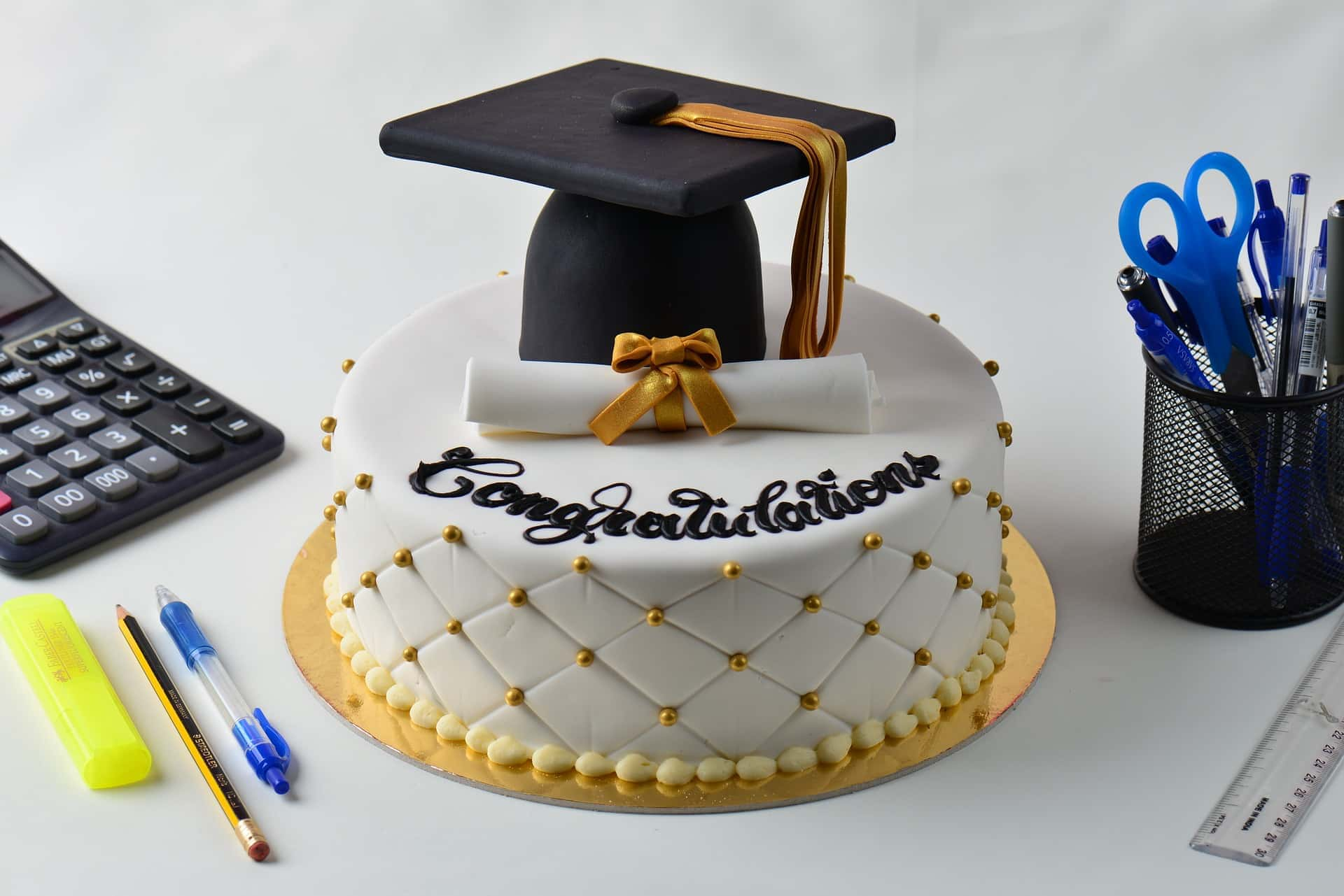 graduation-cake-3960020_1920-image-by-gerd-altmann-from-pixabay-jpg