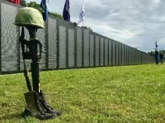 vietnam-traveling-wall