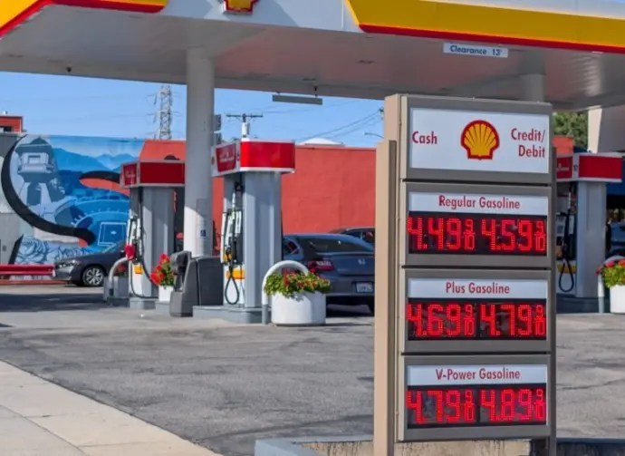 Gas prices at Shell station on Foothill Boulevard in Pasadena^ California - January 31^ 2026
