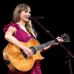 Taylor Swift Debuts 'The Albatross' Live in Mashup With a 'Reputation ...