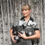 9-taylor-swift-emas-billboard-1548611800