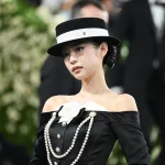 jennie-03-2025-met-gala-carpet-a-billboard-1548977688