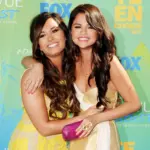 demi-lovato-selena-gomez-teen-choice-2011-a-billboard-1548371437