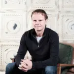 simon-robson-warner-music-wmg-1800570379