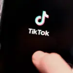using-tiktok-app-billboard-1800999982