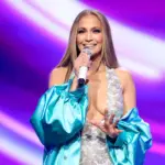 jennifer-lopez-06-ama-show-2025-billboard-1240273266