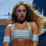 01-tate-mcrae-msg-2025-billboard-1800125662