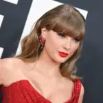 taylor-swift-red-lipstick-grammys-2025-billboard-espanol-1548773858