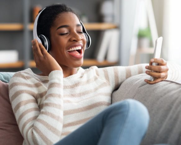 woman-listening-to-app-sqaure