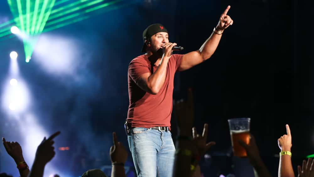 Luke Bryan Wins Inaugural Acm Album Of The Decade For Crash My Party Dixie 1057 Wrsf Fm 