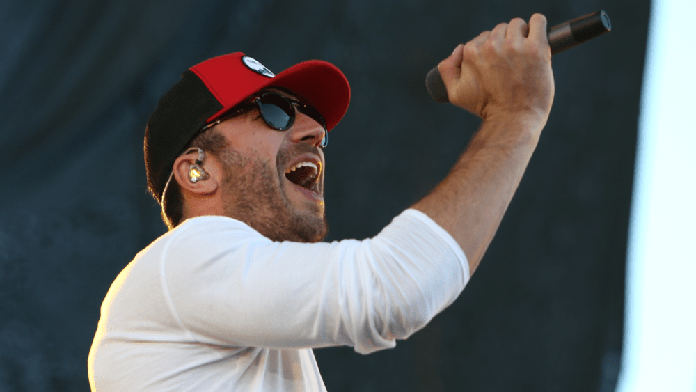 Sam Hunt Drops New Video For Breaking Up Was Easy In The 90s Dixie 1057 Wrsf Fm 