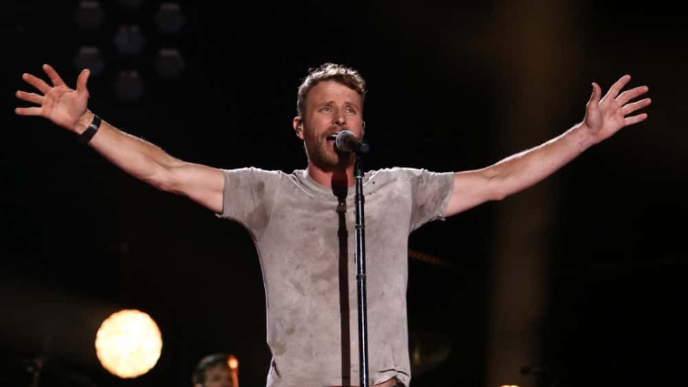 Dierks Bentley Debuts New Songs Burning Man And Living