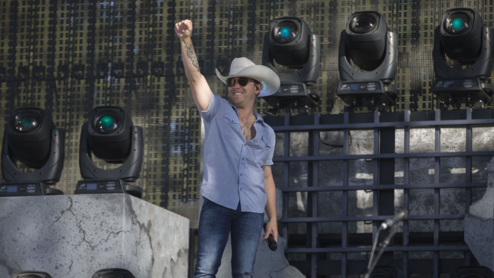 Justin Moore shares title track to new album "Stray Dog" | Classic Country 98.1 WBRF - Vimarsana News