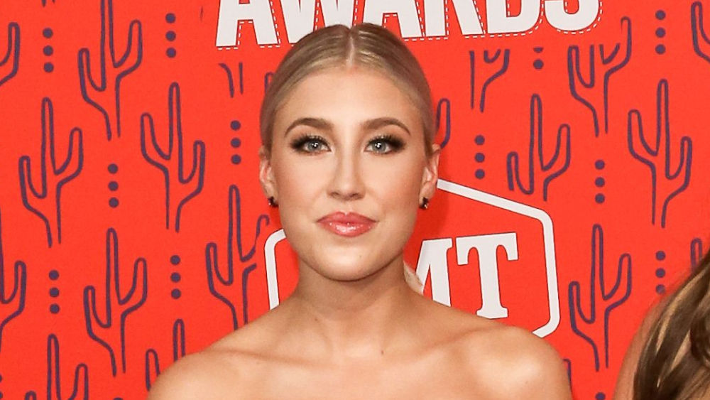 Maddie Marlow Font of Maddie & Tae announces pregnancy with first child - Vimarsana News