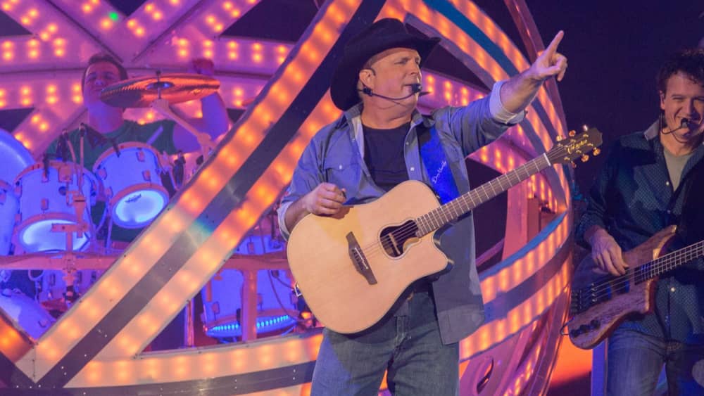 Garth Brooks to extend his Las Vegas residency through 2024 KRTY