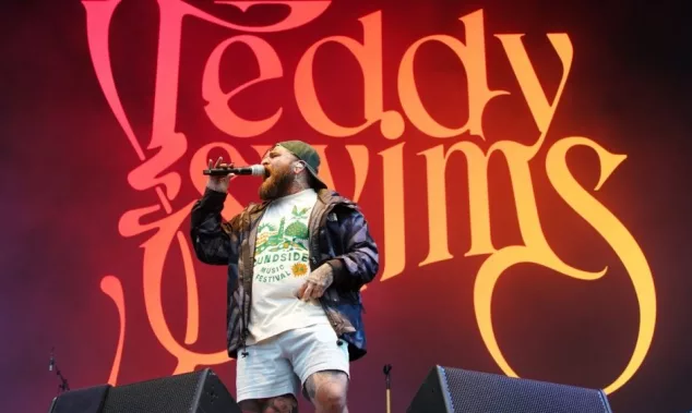 Teddy Swims performs on stage at the 2024 Soundside Music Festival. Bridgeport^ Connecticut - September 29^ 2024