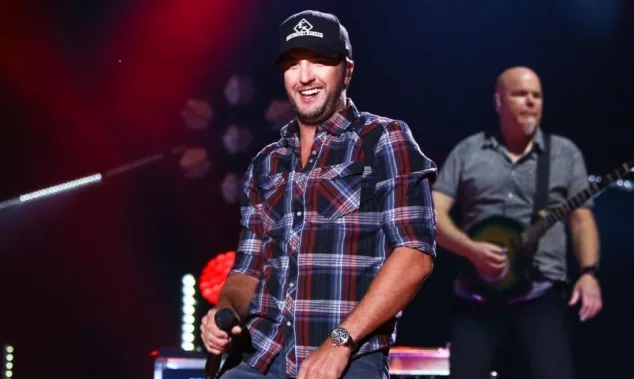 Luke Bryan performs at Nissan Stadium during the 2017 CMA Festival on June 8^ 2017 in Nashville^ Tennessee.