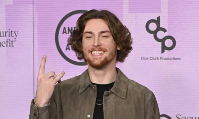 Bailey Zimmerman at the 2022 American Music Awards at the Microsoft Theatre. LOS ANGELES^ CA. November 20^ 2022