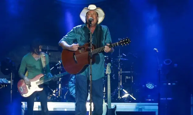 Tracy Lawrence performs at the CountryFlo Music and Camping Festival on November 4^ 2016 in Lake Wales^ Florida.