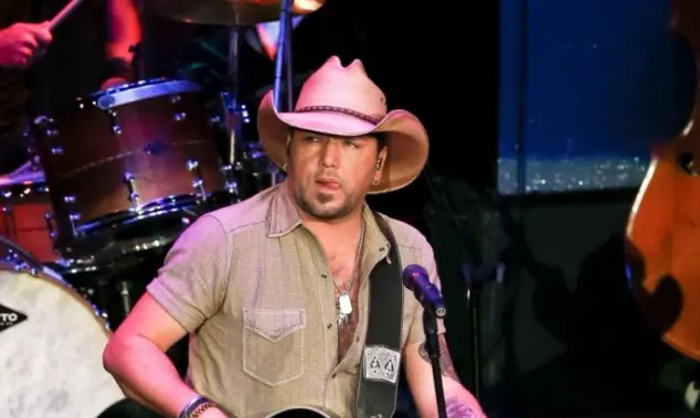 Jason Aldean performs onstage during the 9th Annual ACM Honors at the Ryman Auditorium on September 1^ 2015 in Nashville^ Tennessee.