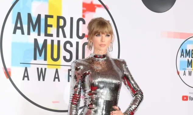 Taylor Swift at the 2018 American Music Awards at the Microsoft Theater on October 9^ 2018 in Los Angeles^ CA