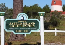 Sapelo Island Light (1820)^ Sapelo Island^ Georgia^ USA