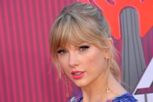 Taylor Swift’s ‘Folklore’ Album Sets Record For 2020 With 2 Million Copies Sold Taylor Swift’s ‘Folklore’ Album Sets Record For 2020 With 2 Million Copies Sold