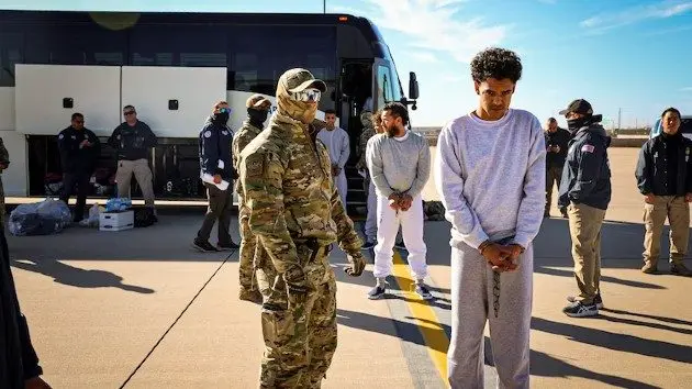 dhs_32935_migrants112526