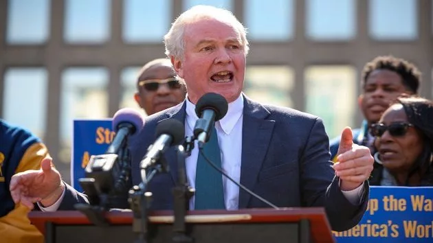 getty_041925_senchrisvanhollen652419