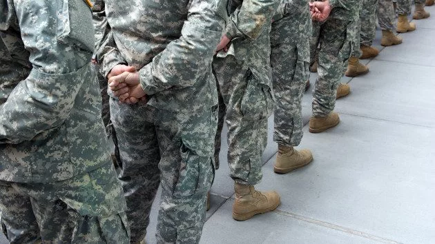 gettyrf_9222_soldierslinedup250115