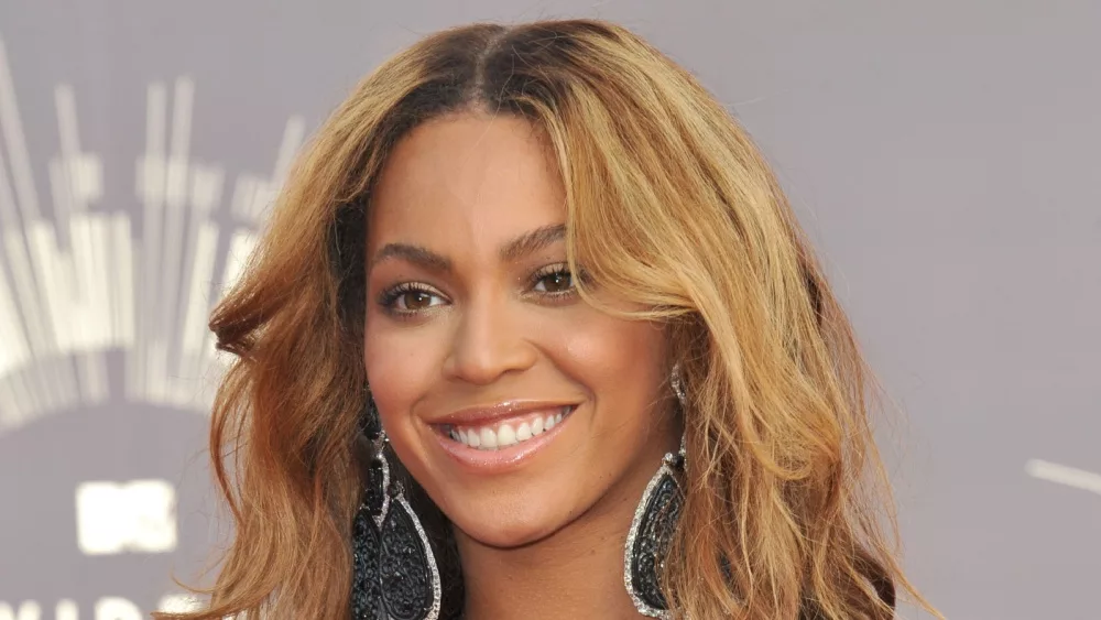 Beyoncé at the 2014 MTV Video Music Awards at the Forum^ Los Angeles.