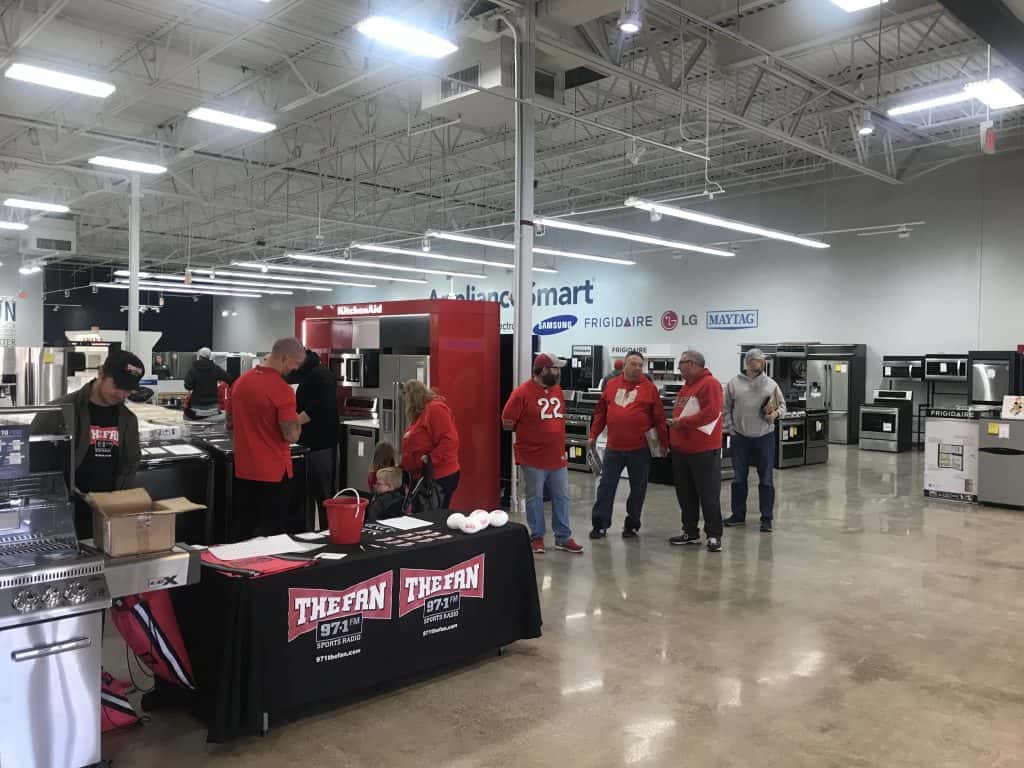 James Lauriniaitis at ApplianceSmart on November 18, 2018 WBNS