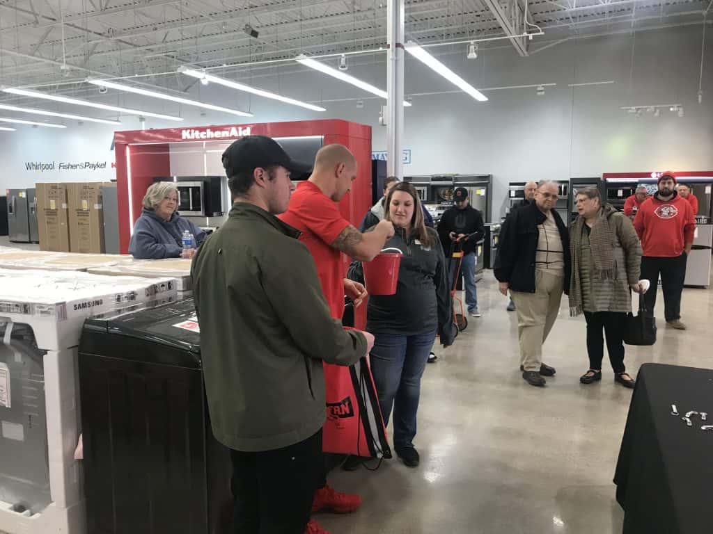 James Lauriniaitis at ApplianceSmart on November 18, 2018 WBNS