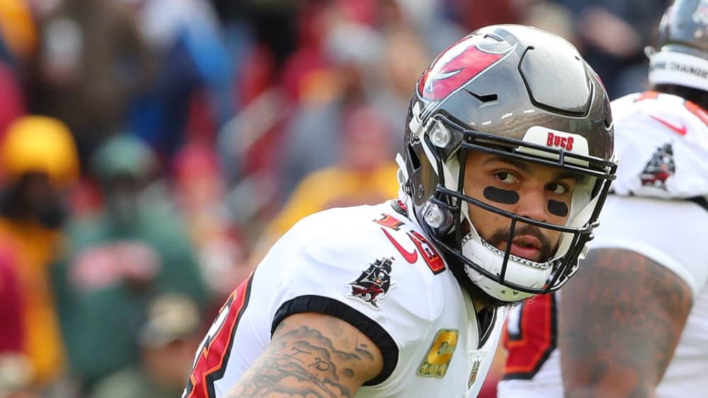 Tampa Bay Buccaneers' WR Mike Evans and New Orleans Saints' CB