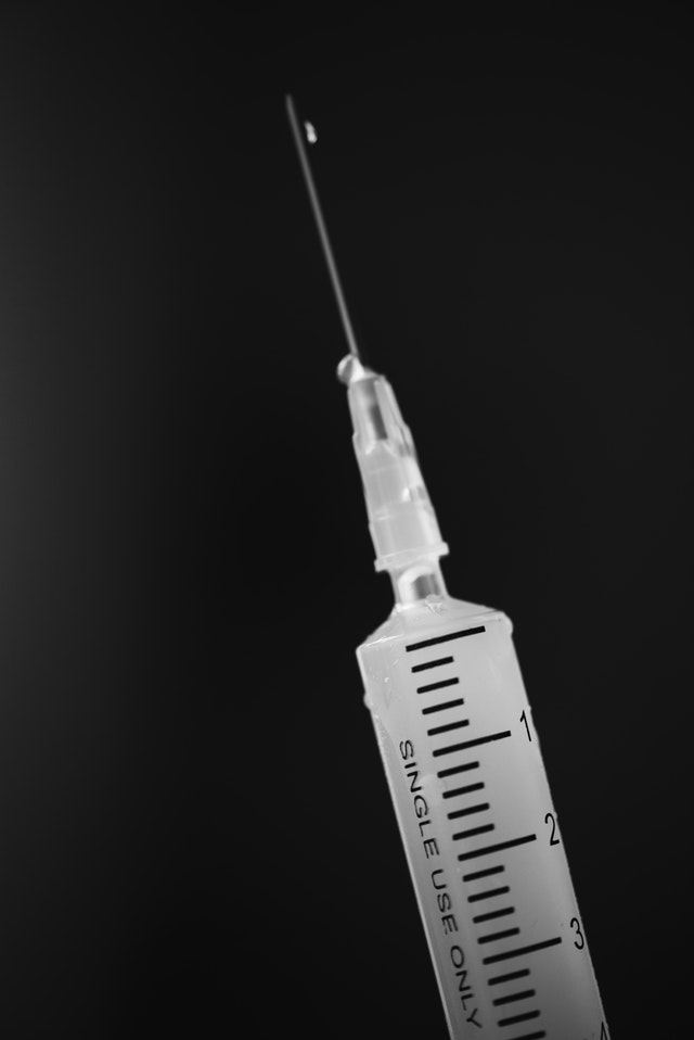 antibiotic-black-and-white-bw-1537009-2