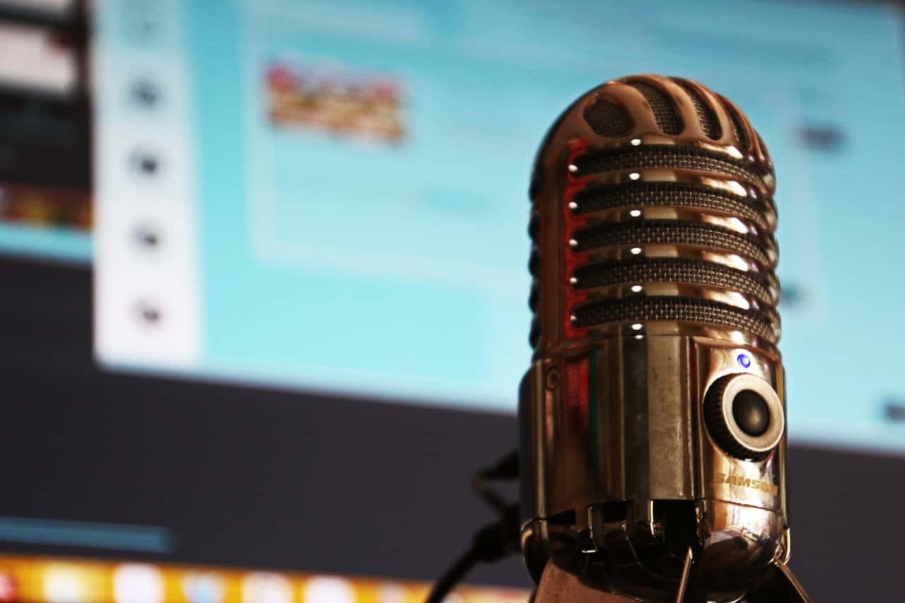 air-broadcast-audio-blur-1054715
