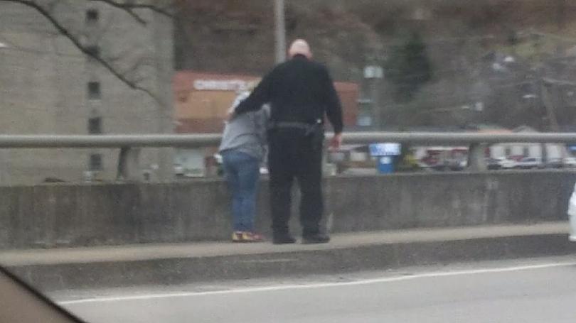 officersaveswomanwebpic