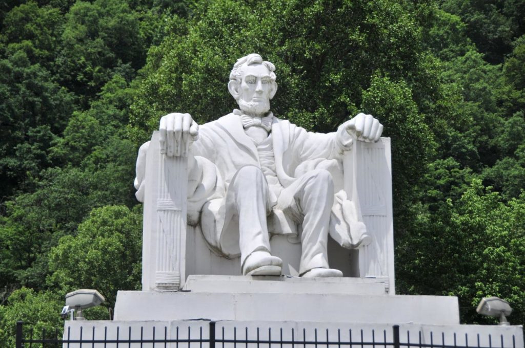 Abraham Lincoln Statue Moved to Battlefield in Prestonsburg - Vimarsana News