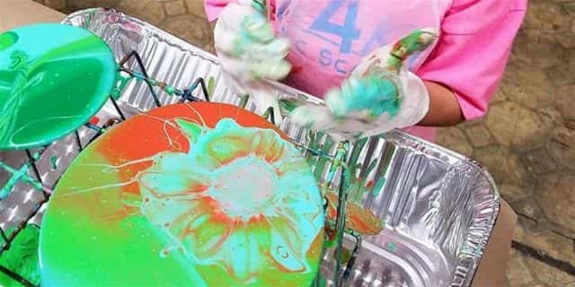 Children’s Acrylic Pouring Class