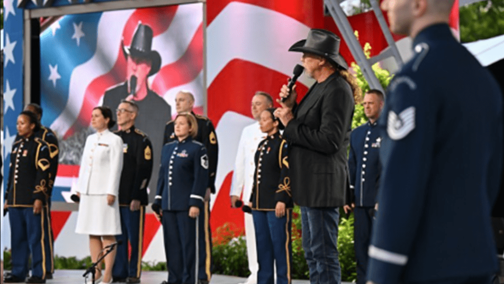 traceadkins-courtesy-instagram-traceadkins