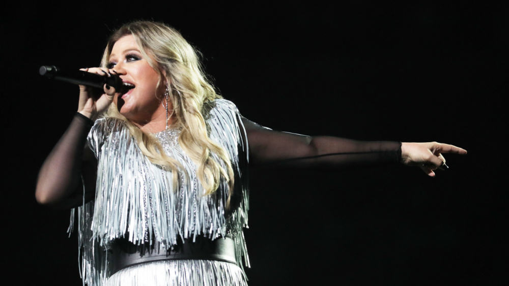 Kelly Clarkson shares video for the single ‘Favorite Kind of High’