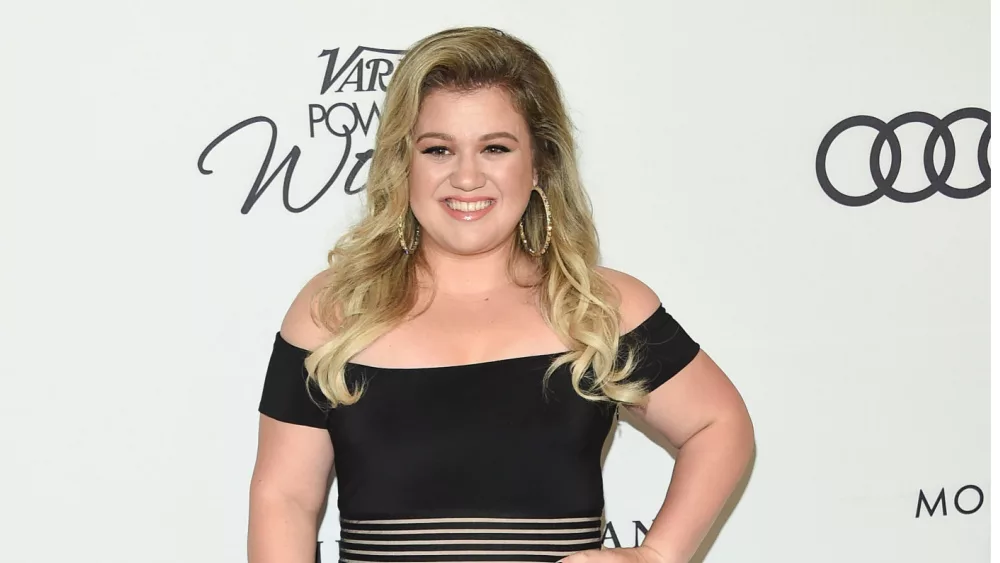 Kelly Clarkson at the Variety's Power of Women Luncheon on October 13, 2017 in Beverly Hills, CA