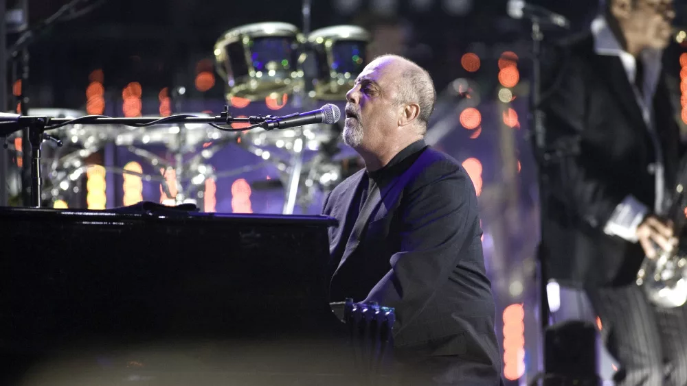 Billy Joel performs at Shea Stadium on July 16, 2008 in Flushing, New York