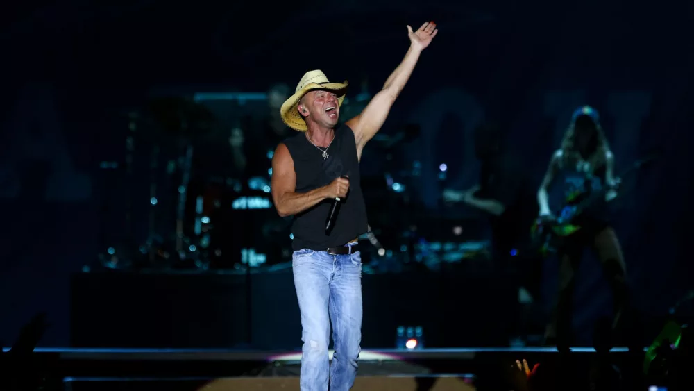 Kenny Chesney performs onstage at the Runaway Country Music Fest at Osceola Heritage Park on March 19, 2016 in Kissimmee, Florida.